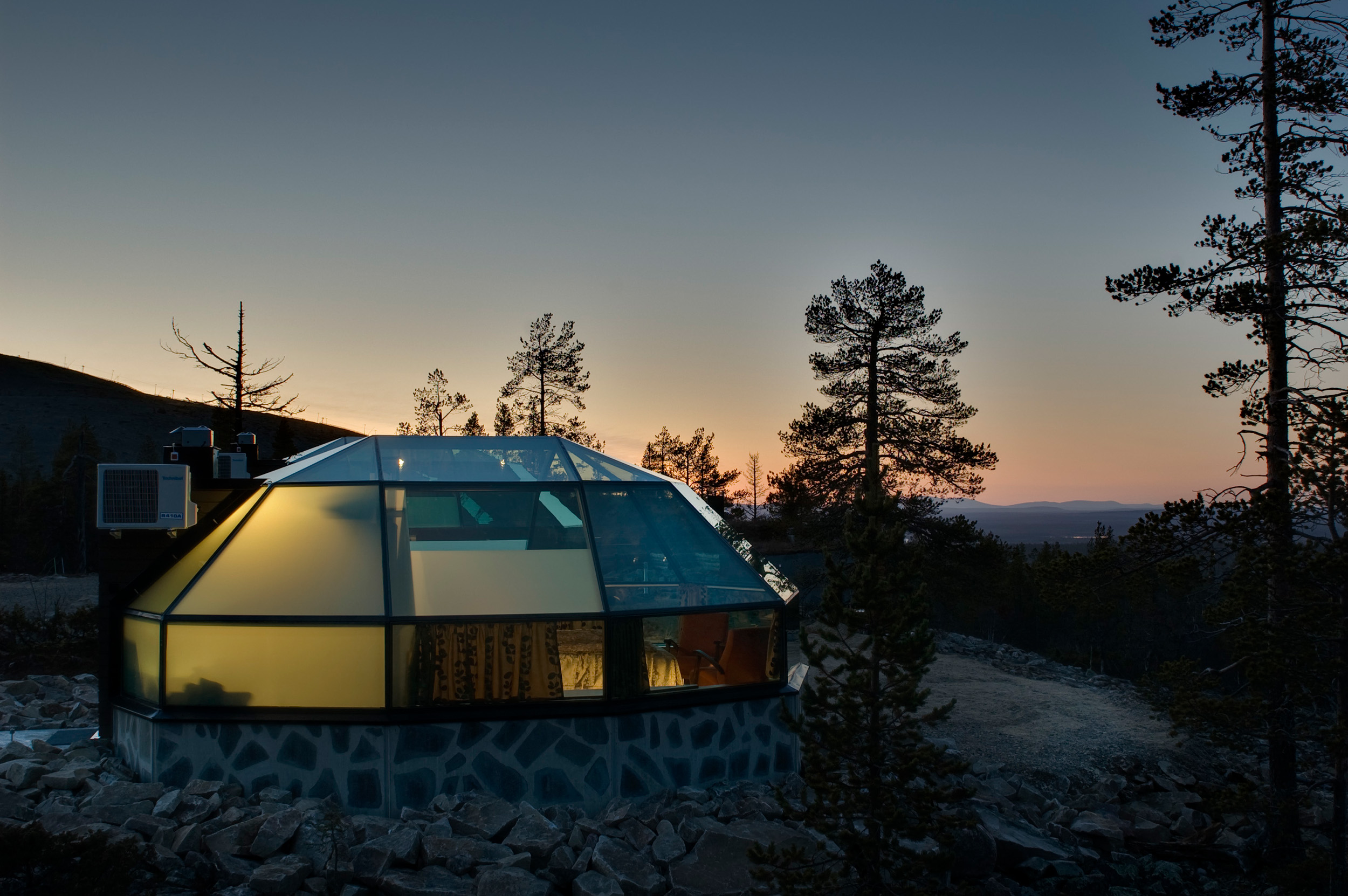 Premium Photo  A house under the aurora borealis